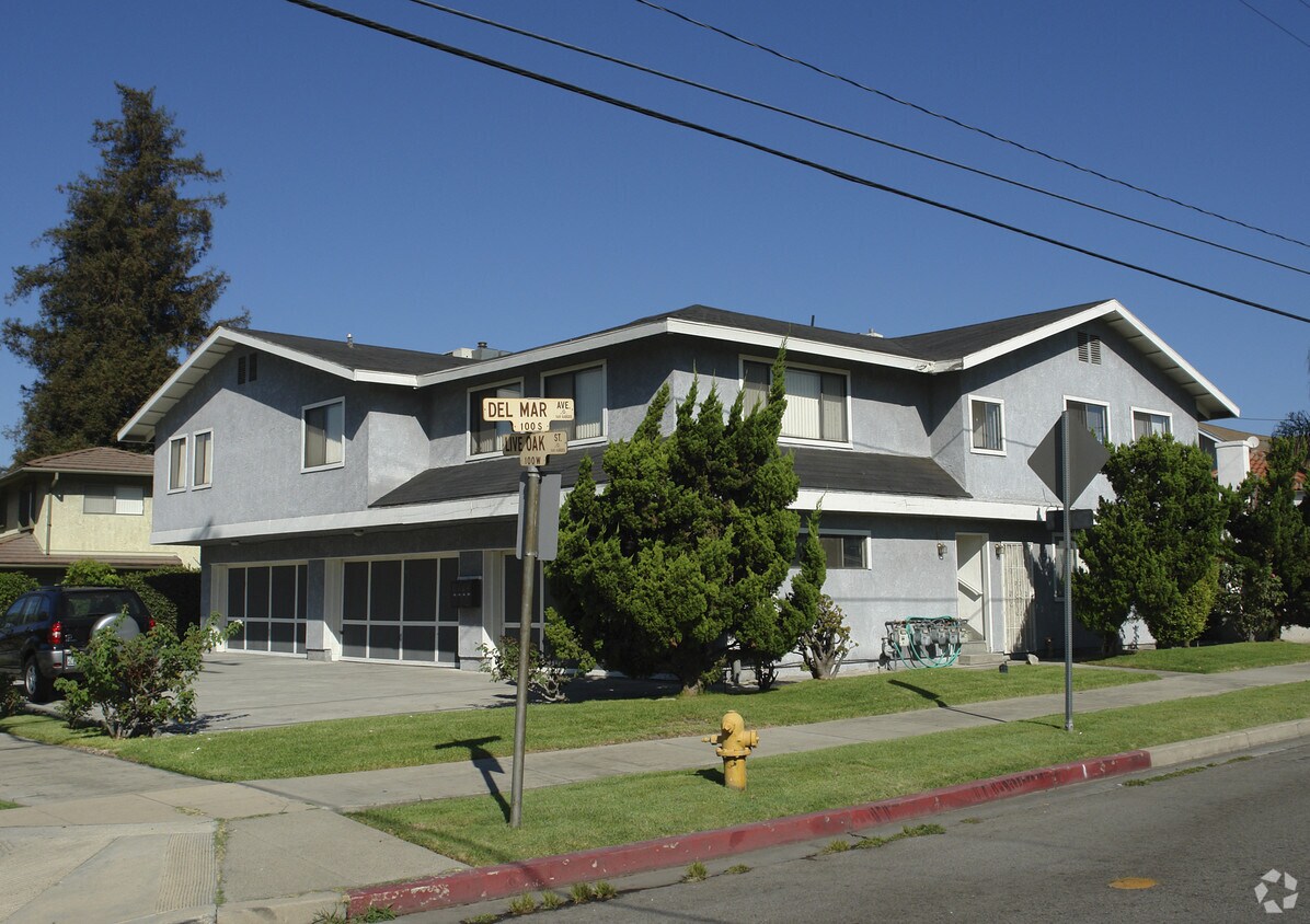 Primary Photo - 101 W Live Oak St