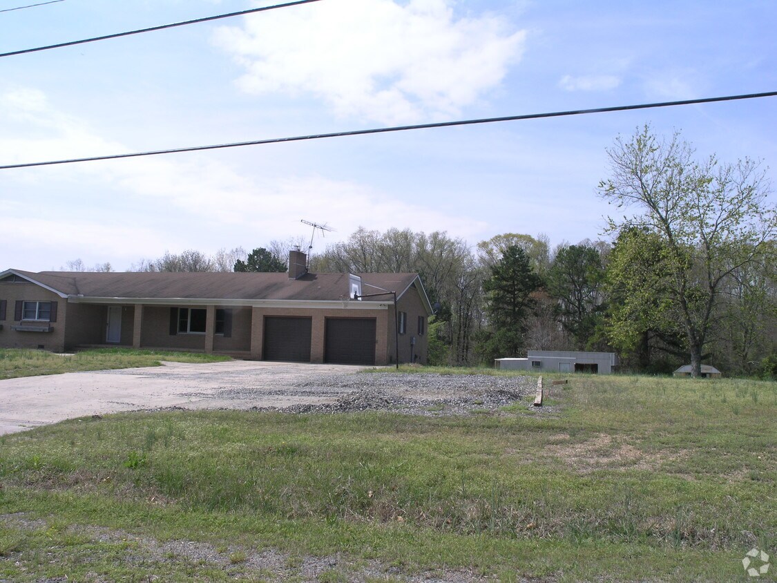 Foto del edificio - 6261-6307 Macedonia Church Rd