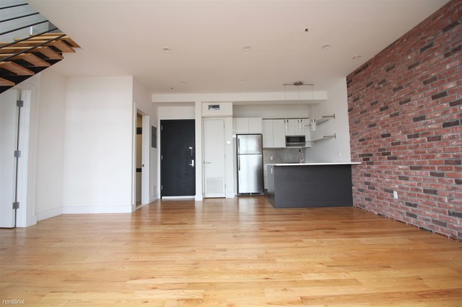 Building Photo - 3 br, 3.5 bath  - 672 Halsey St