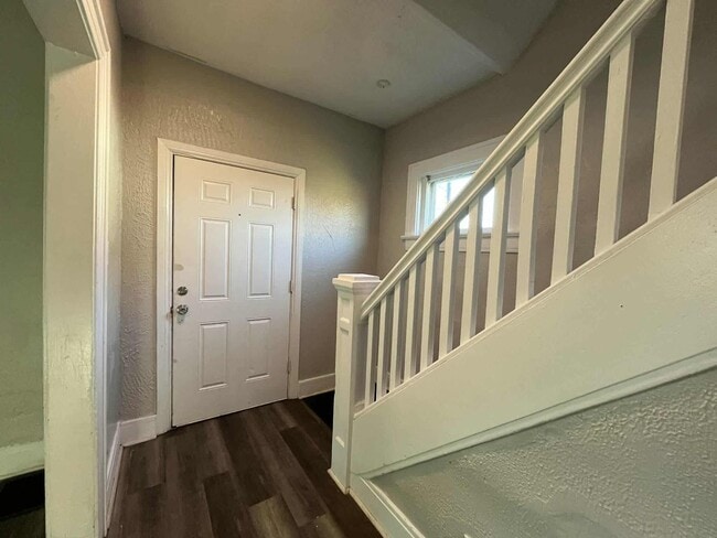 Building Photo - Newly Rehabbed Single Family in Dayton!