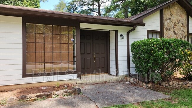 Building Photo - 9257 Forest Knoll Dr