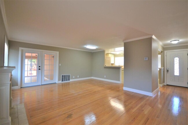 Building Photo - 926 Bermuda Dr