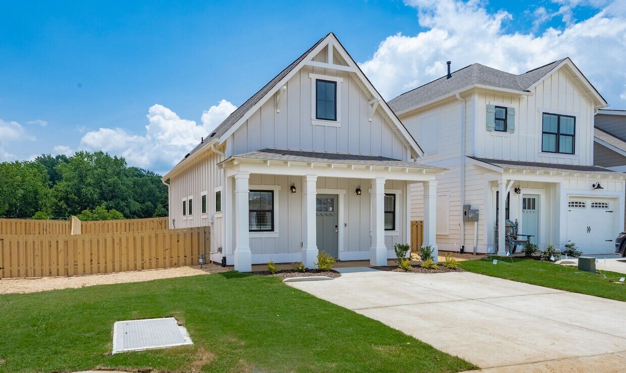 Primary Photo - 1 Bedroom home with Fenced Backyard!
