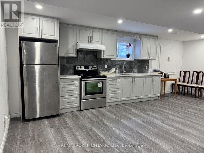 Building Photo - 119 Hertford Crescent