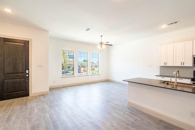 Building Photo - 6151 Blythe Dr