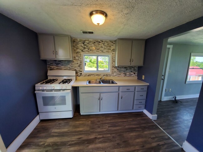 Kitchen - 113 S Crestwood St
