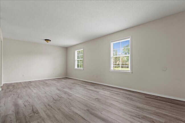 Building Photo - 319 Revell Dr