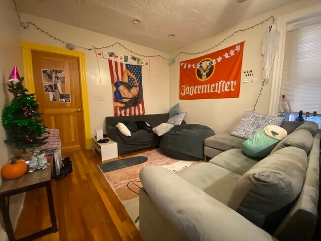 Foto del edificio - 127 Cedar St