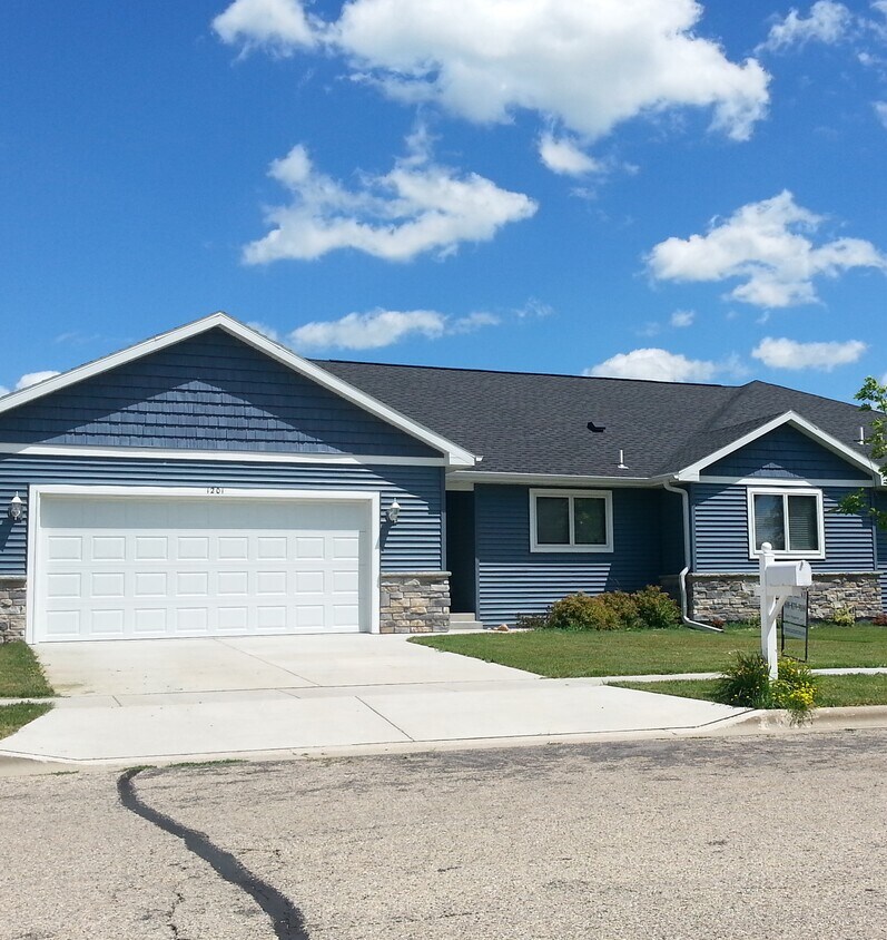 1201 Nygaard St, Stoughton, WI 53589 Townhome Rentals in Stoughton WI