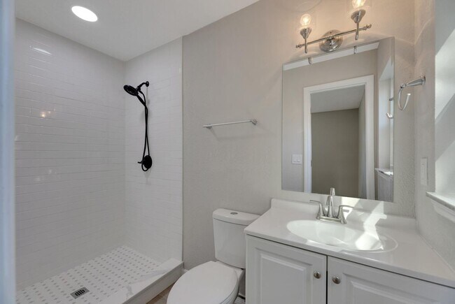 Building Photo - 527 Fox Run Trail