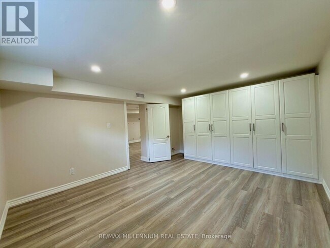 Building Photo - 72 Hadrian Dr
