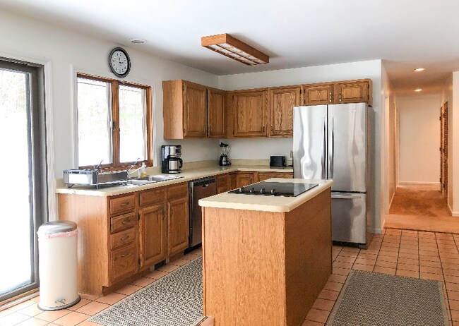 Foto del edificio - 227 E Hill Rd