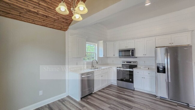 Building Photo - 1133 Veterans Dr