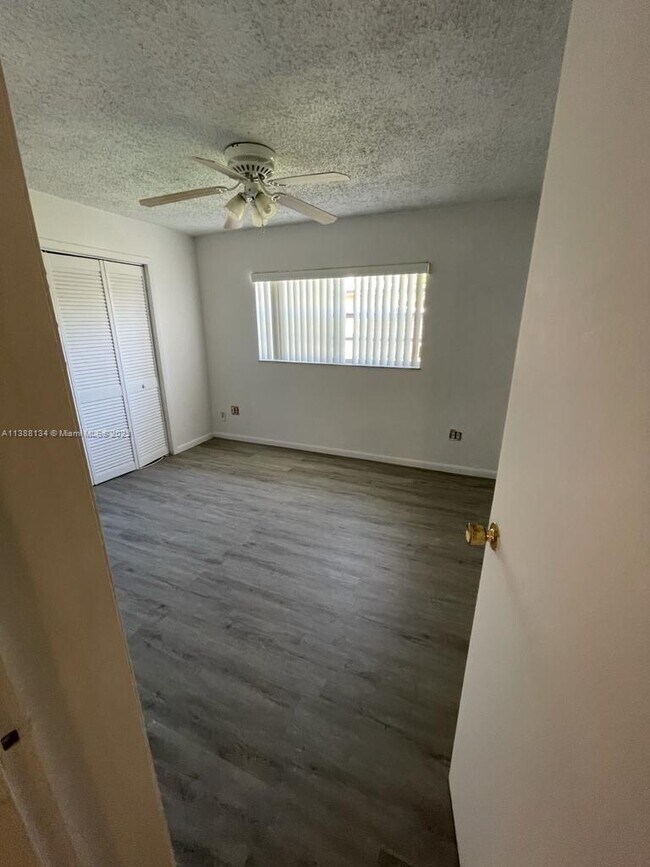 Foto del edificio - 7230 NW 3rd St