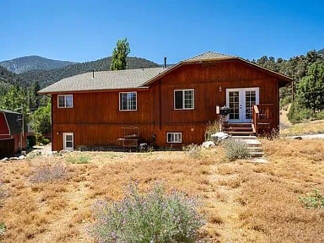 Foto del edificio - Spacious Cabin Style Home in Pine Mountain Club! Available for Immediate Move In