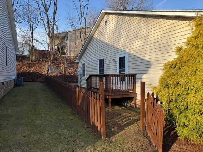 Building Photo - One level living Duplex !