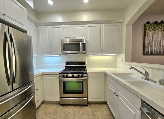 Building Photo - 37 Bijou