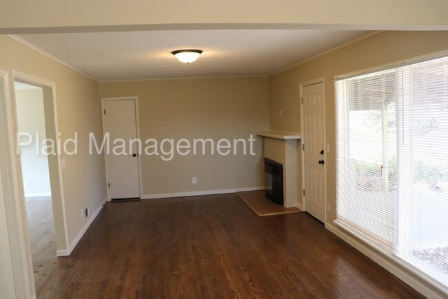 Building Photo - Totally Rehabbed Home in the Northland