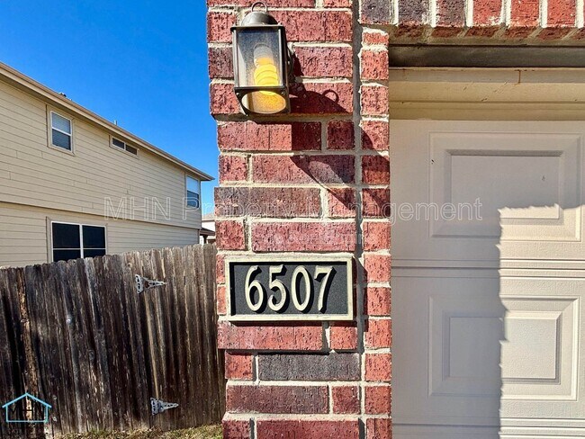 Foto del edificio - 6507 Dancing Ct