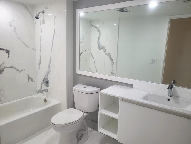 Foto del edificio - 3208 Coral Lake Ln