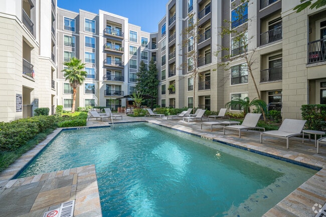 Pool 2 - 2900 West Dallas