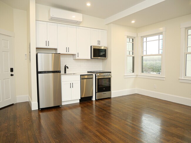 Photo - 261 W Newton St Townhome