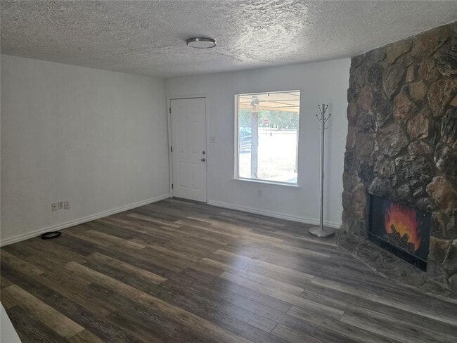 Building Photo - 637 Sinclair Dr