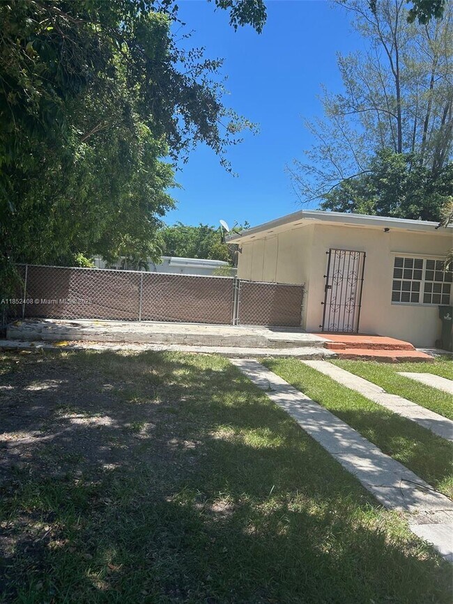 Foto del edificio - 5321 SW 67th Ave