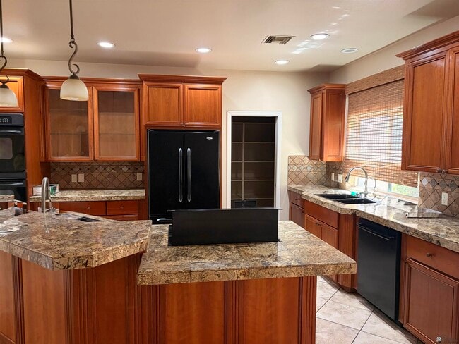 Building Photo - 4568 La Quinta Ln