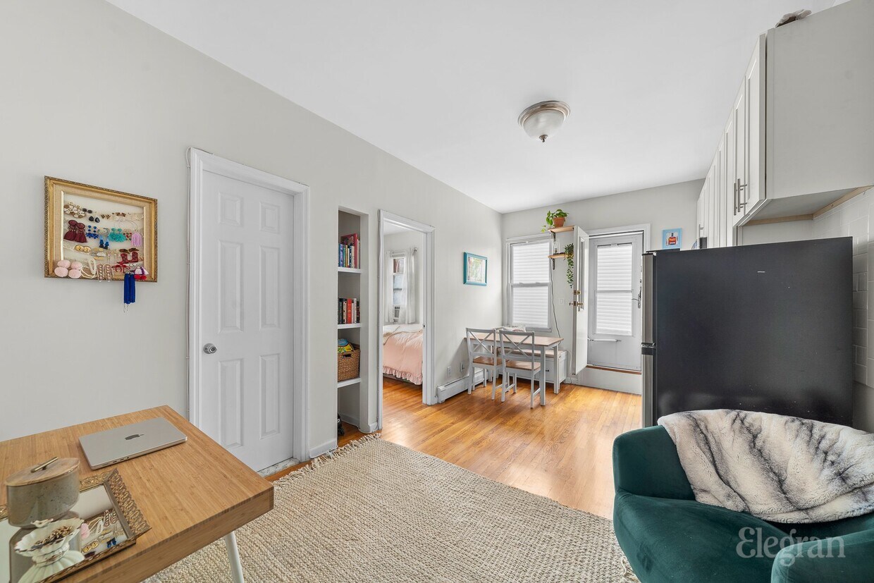 Primary Photo - 573 6th Ave
