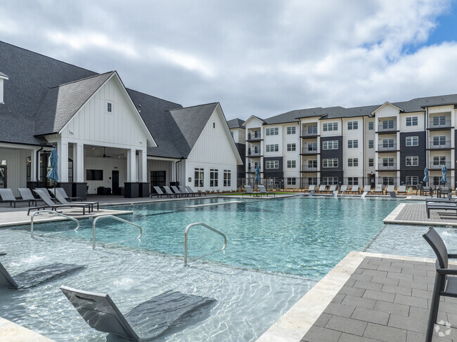 Piscina - Gateway Village at Swan Creek