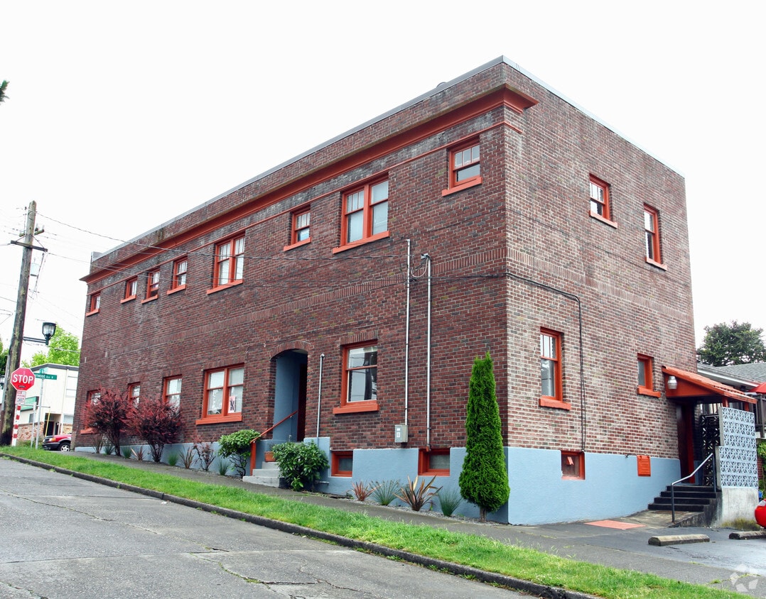 Building Photo - 6557 Greenwood Ave