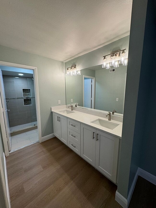 Building Photo - 470 S Pin Oak Pl