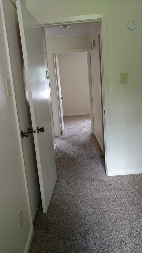 Foto principal - 102 Debra Ln
