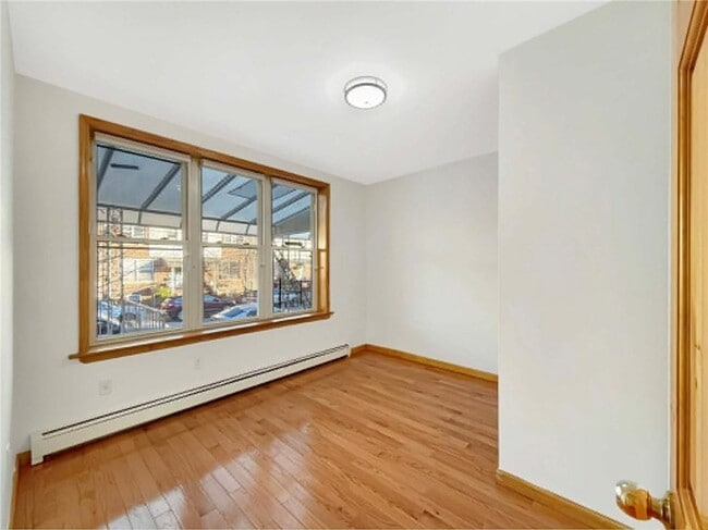 Building Photo - 2532 E 26th St