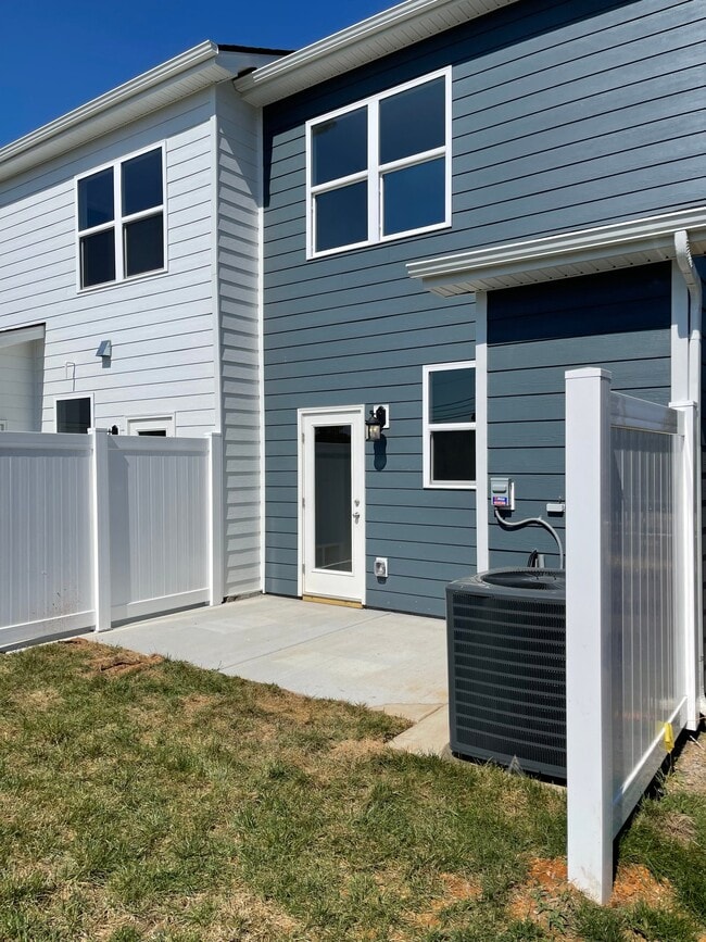 Building Photo - 1250 Hope Vlg Wy
