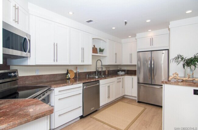 Foto del edificio - 3991 Crown Point Dr