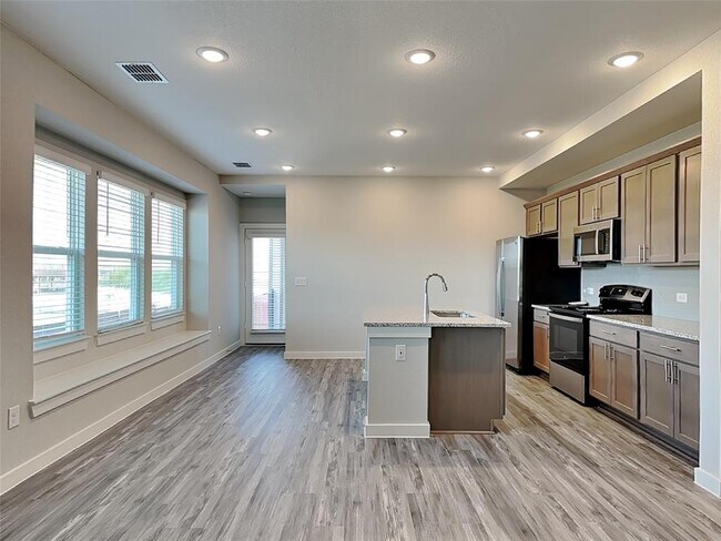 Building Photo - 441 Raglands Rd