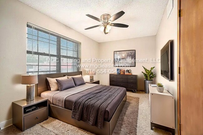Foto del edificio - Large Master Bedroom - just in time for Fa...