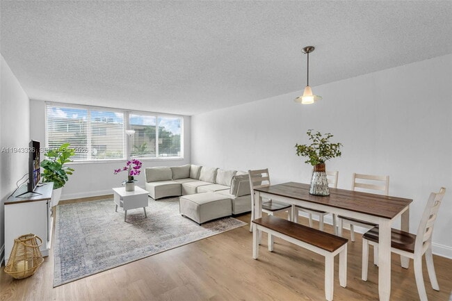 Building Photo - 9125 SW 77th Ave