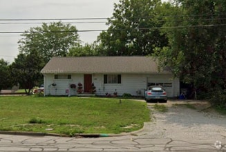 Building Photo - 426 N River Rd