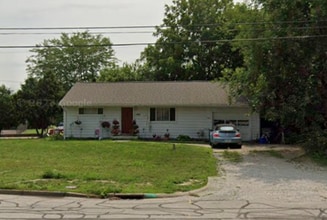 Building Photo - 426 N River Rd