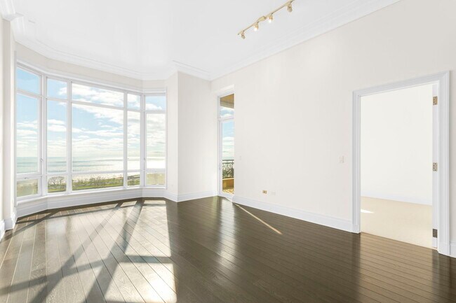 Foto del edificio - 2550 N Lakeview Ave