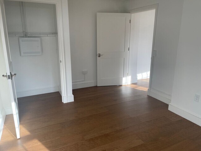 Building Photo - Harvard Sq Super Sunny ALL NEW 2 Bed Central AC 1 Free Month  Students ok NOW OR  March