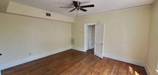 Foto del edificio - 416 N Cedar St
