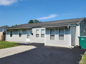 Building Photo - 703 St Paul Dr