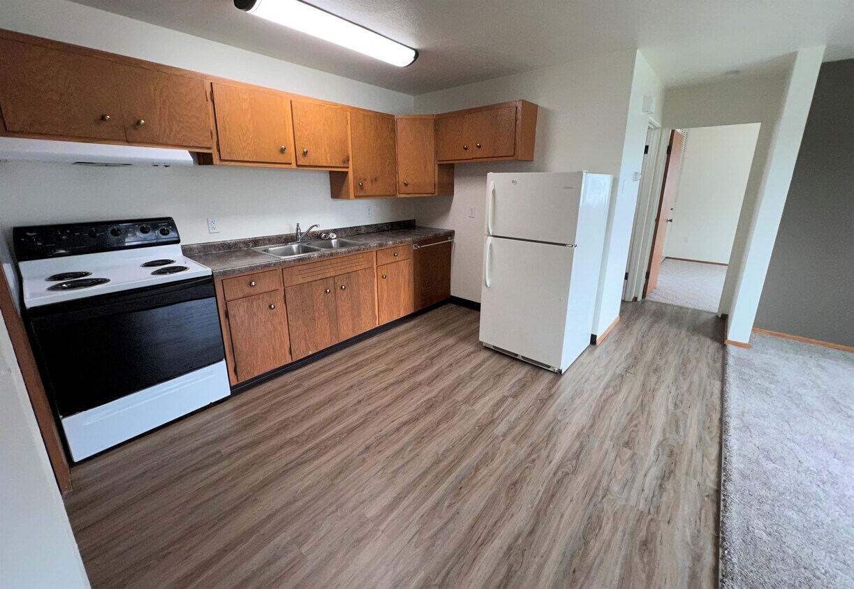 2103 4th Ave SE Unit 12, Aberdeen, SD 57401 Room for Rent in Aberdeen, SD