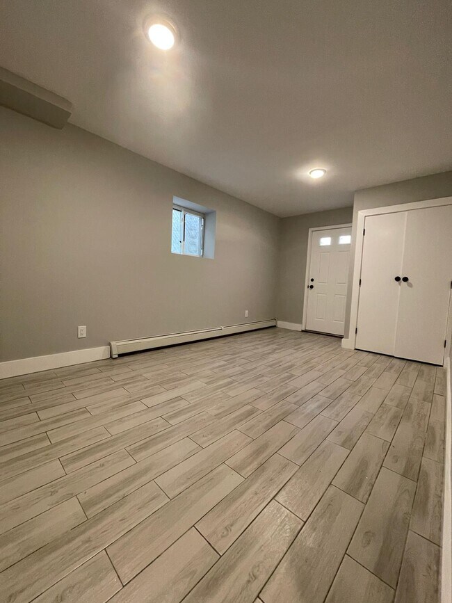 Building Photo - 102 Woodlawn Ave