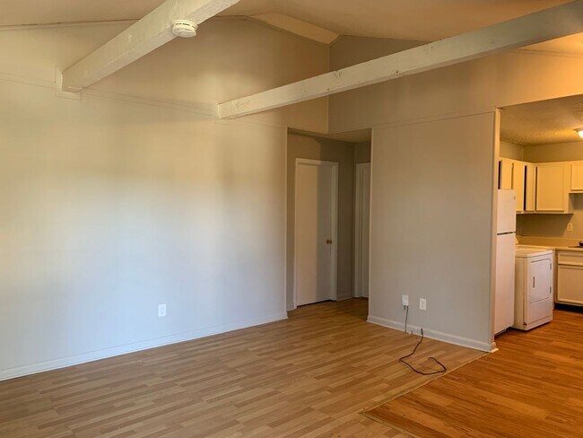 Foto del edificio - Cozy 2 bedroom/1 bathroom
