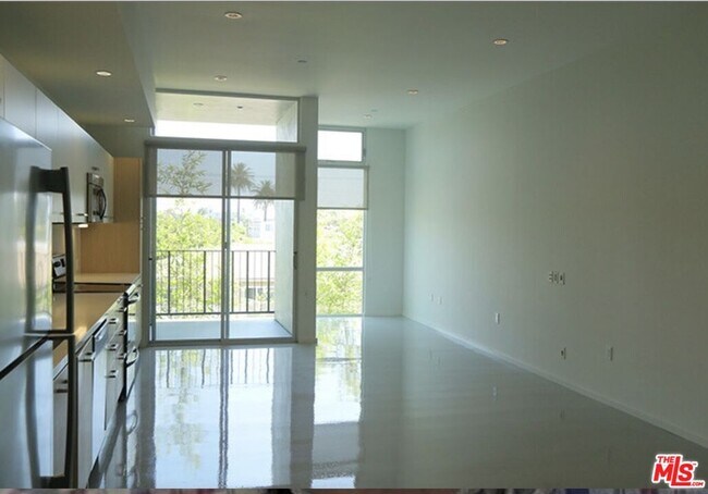 Foto del edificio - 1107 Venice Blvd.